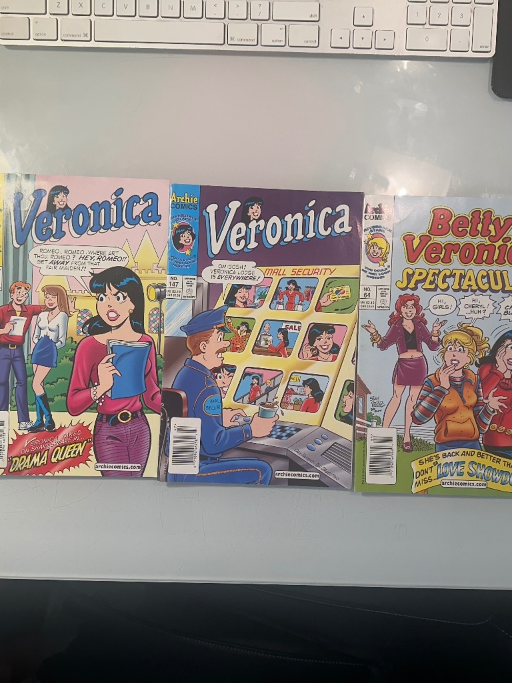 LOT OF 3 - VINTAGE 2003 ARCHIE COMICS - VERONICA & BETTY COMIC BOOKS 145 147 64